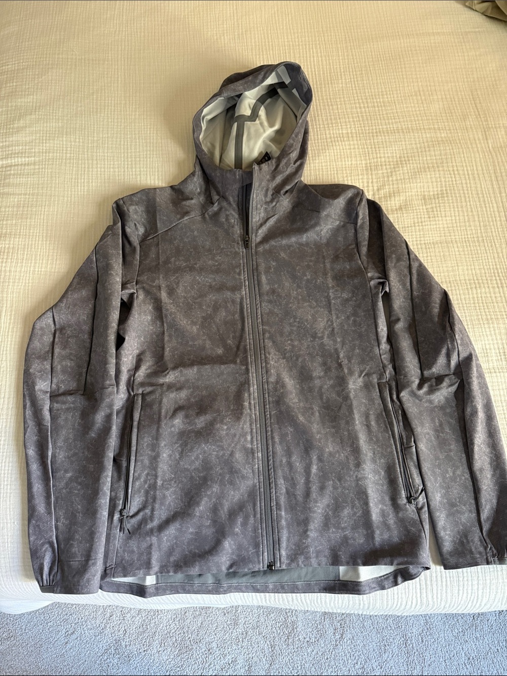 lululemon Men's Charcoal Gray Hooded Windbreaker Warp Light Jacket
Packable - Picture 2 of 6